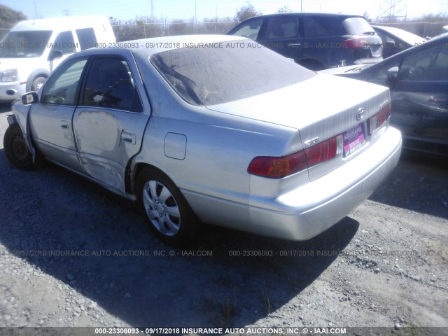 JT2BG22KXY0456266 - 2000 TOYOTA CAMRY CE/LE/XLE 银色 照片 3