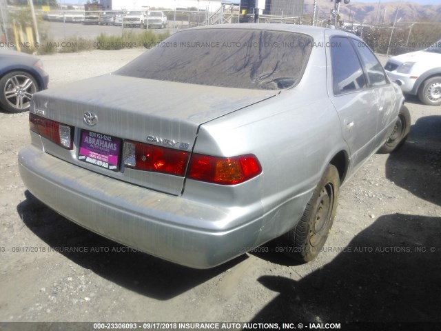 JT2BG22KXY0456266 - 2000 TOYOTA CAMRY CE/LE/XLE 银色 照片 4