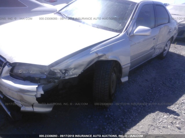 JT2BG22KXY0456266 - 2000 TOYOTA CAMRY CE/LE/XLE 银色 照片 6