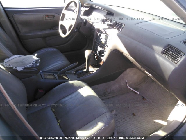 JT2BF28KXX0181460 - 1999 TOYOTA CAMRY LE/XLE 金色 照片 5