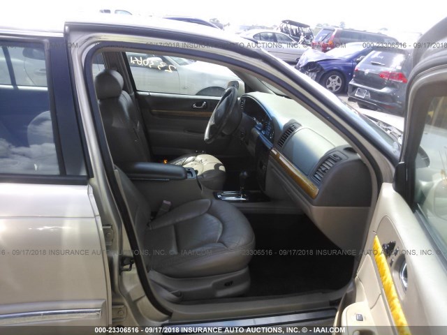 1LNFM97V6WY606624 - 1998 LINCOLN CONTINENTAL  Gold Foto 5