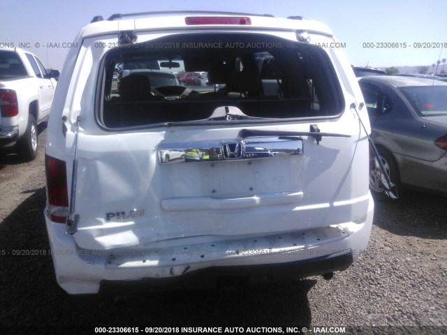 5FNYF3H28BB012409 - 2011 HONDA PILOT LX WHITE photo 6