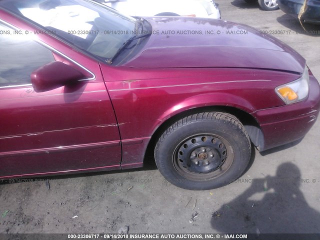 4T1BG22KXWU355642 - 1998 TOYOTA CAMRY CE/LE/XLE 红色 照片 6