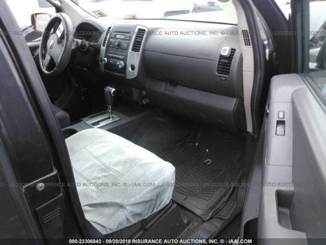 1N6AD0CWXAC446596 - 2010 NISSAN FRONTIER KING CAB SE/LE/NISMO GRAY photo 5