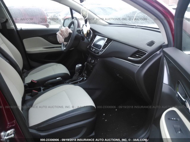 KL4CJASB2JB585050 - 2018 BUICK ENCORE PREFERRED Марун фото 5