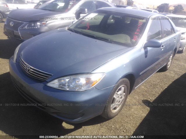 4T1BF30K62U532550 - 2002 TOYOTA CAMRY LE/XLE/SE Көк фото 2