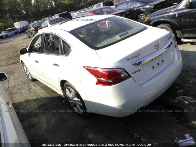 1N4BL3AP3DN565872 - 2013 NISSAN ALTIMA 3.5S/3.5SV/3.5SL WHITE photo 3