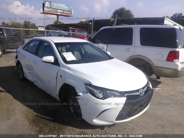 4T1BF1FKXHU756523 - 2017 TOYOTA CAMRY LE/XLE/SE/XSE 白色 照片 1