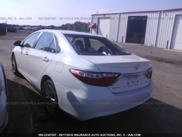 4T1BF1FKXHU756523 - 2017 TOYOTA CAMRY LE/XLE/SE/XSE 白色 照片 3