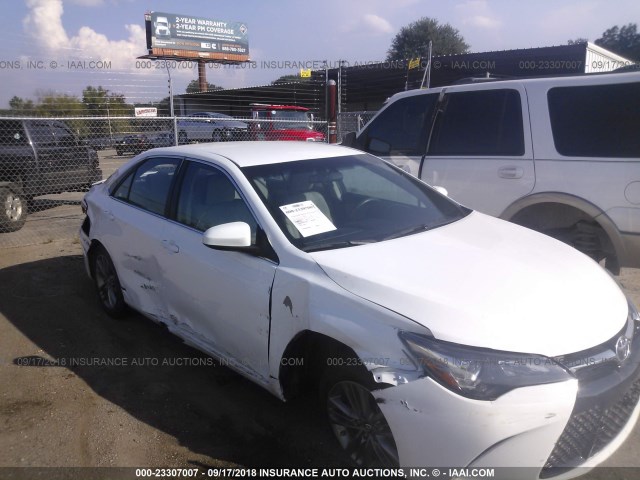 4T1BF1FKXHU756523 - 2017 TOYOTA CAMRY LE/XLE/SE/XSE 白色 照片 6