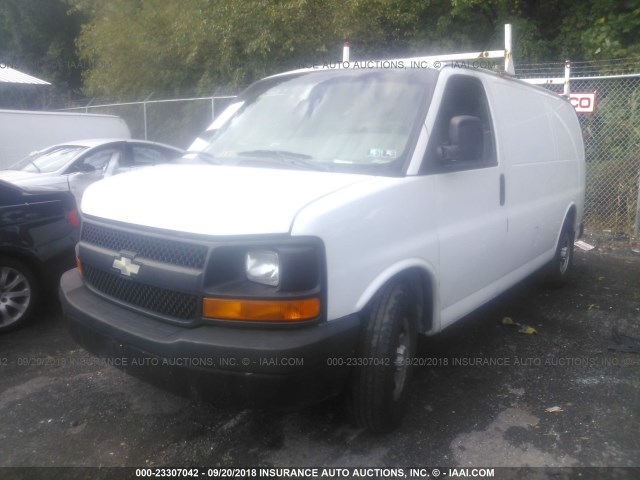 1GCFG15X641172048 - 2004 CHEVROLET EXPRESS G1500  WHITE photo 2