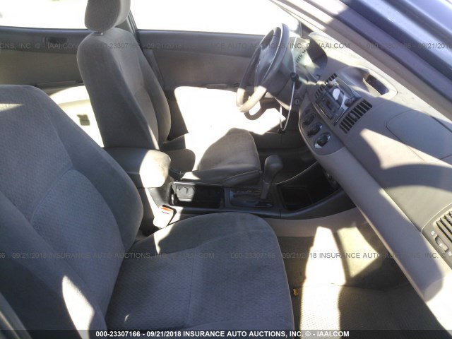 JTDBE32K330161473 - 2003 TOYOTA CAMRY LE/XLE Ашық көк фото 5