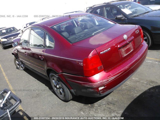 WVWMA23B5YP341324 - 2000 VOLKSWAGEN PASSAT GLS RED photo 3