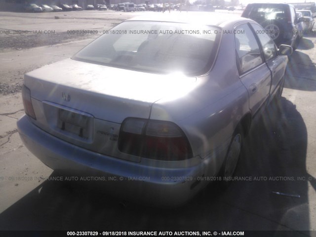 1HGCD5634VA254250 - 1997 HONDA ACCORD LX/EX SILVER photo 4