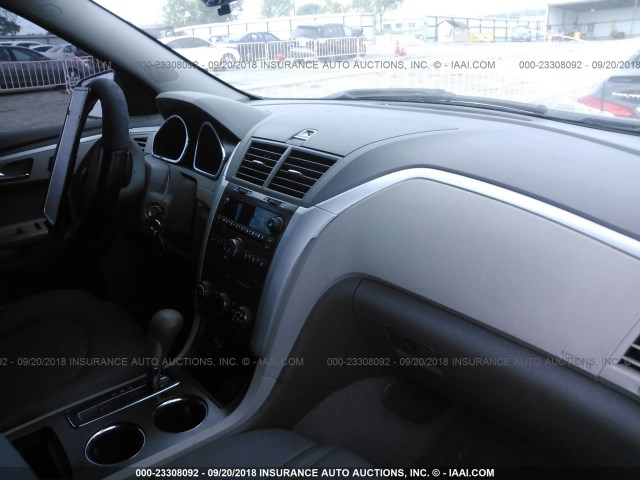 1GNLREED8AS114191 - 2010 CHEVROLET TRAVERSE LS BLUE photo 5