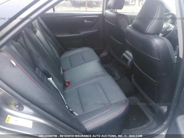 4T1BF1FK6GU120034 - 2016 TOYOTA CAMRY LE/XLE/SE/XSE GRAY photo 8