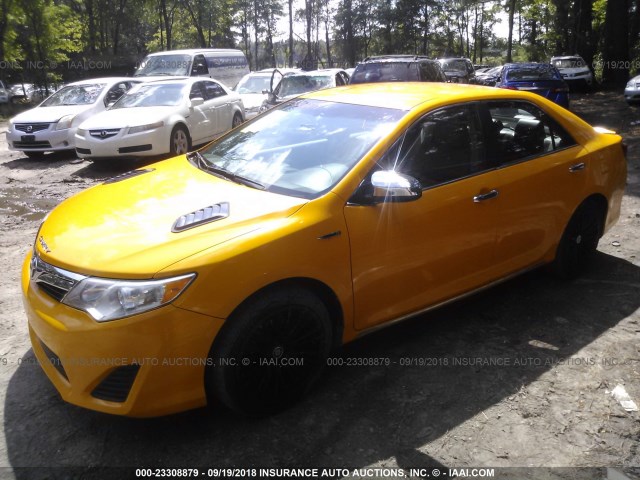 4T1BF1FK1EU470586 - 2014 TOYOTA CAMRY L/SE/LE/XLE ყვითელი ფოტო 2