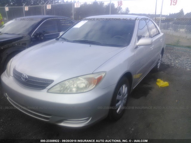 4T1BE32K52U567306 - 2002 TOYOTA CAMRY LE/XLE/SE Күміс фото 2