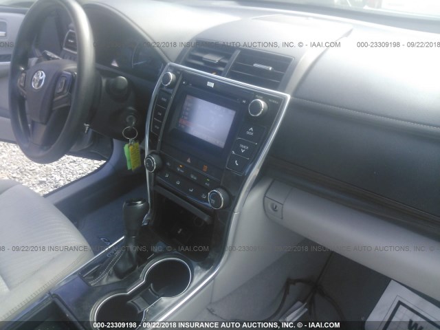 4T4BF1FK9FR486462 - 2015 TOYOTA CAMRY LE/XLE/SE/XSE ლურჯი ფოტო 5