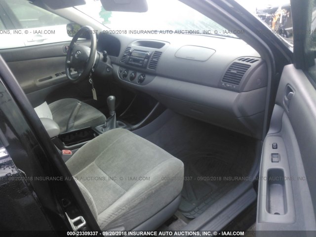 JTDBE32K840272604 - 2004 TOYOTA CAMRY LE/XLE 黑色 照片 5