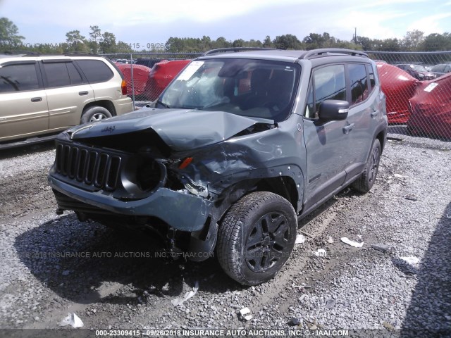 ZACCJBCB6HPE83325 - 2017 JEEP RENEGADE TRAILHAWK GREEN photo 2