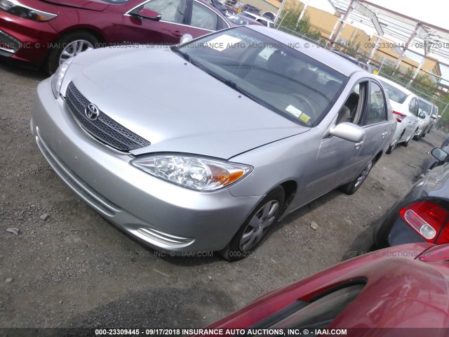 4T1BE32K24U367843 - 2004 TOYOTA CAMRY LE/XLE/SE 银色 照片 2