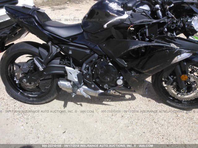 JKAEXEJ19HDA00585 - 2017 KAWASAKI EX650 J შავი ფოტო 8