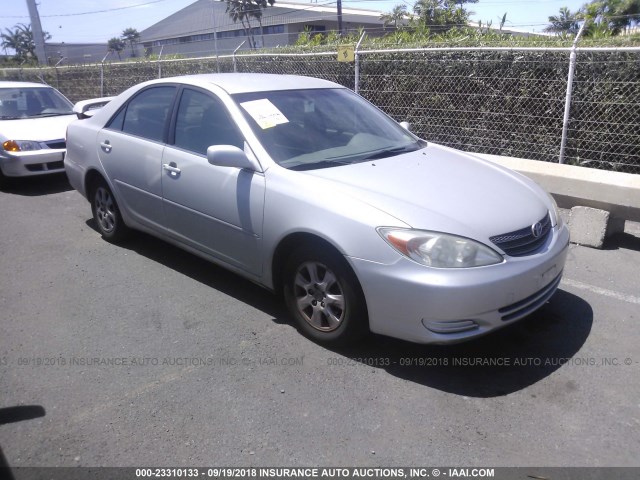 JTDBF30K820076000 - 2002 TOYOTA CAMRY LE/XLE/SE 银色 照片 1