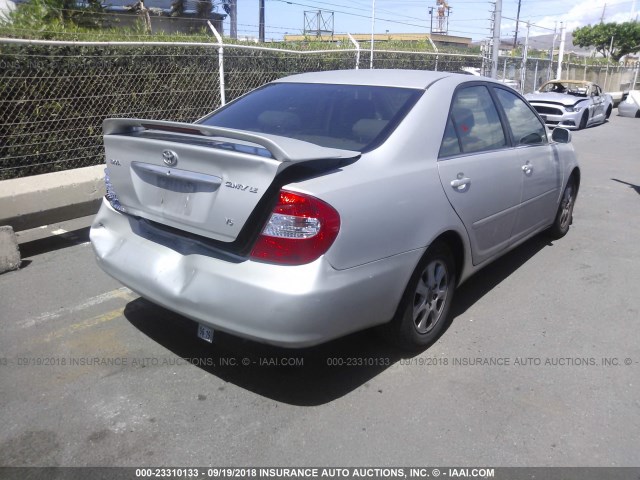 JTDBF30K820076000 - 2002 TOYOTA CAMRY LE/XLE/SE 银色 照片 4