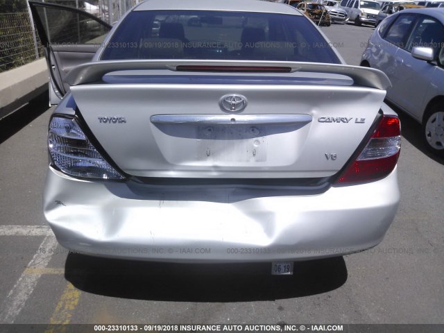 JTDBF30K820076000 - 2002 TOYOTA CAMRY LE/XLE/SE 银色 照片 6