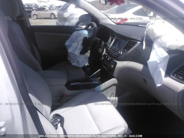 KM8J33A47HU519285 - 2017 HYUNDAI TUCSON LIMITED/SPORT AND ECO/SE SILVER photo 5