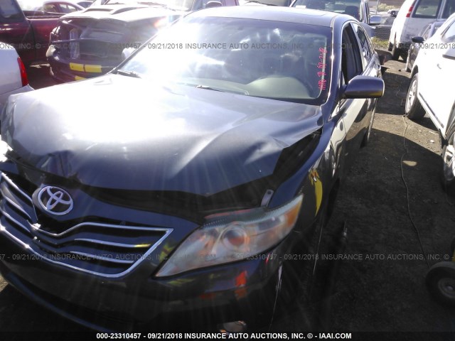 4T1BF3EK6BU656746 - 2011 TOYOTA CAMRY SE/LE/XLE 灰色 照片 2