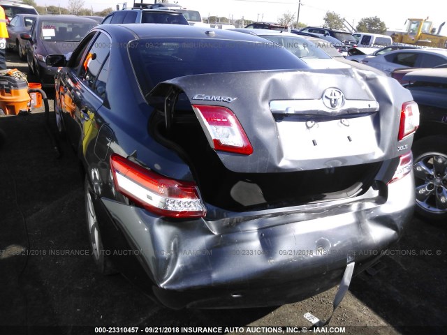 4T1BF3EK6BU656746 - 2011 TOYOTA CAMRY SE/LE/XLE 灰色 照片 3