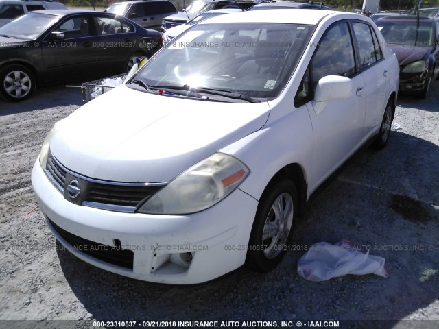 3N1BC11E19L402760 - 2009 NISSAN VERSA S/SL WHITE photo 2