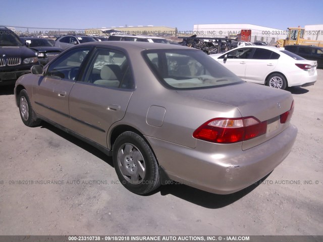 1HGCG1645YA095137 - 2000 HONDA ACCORD LX GOLD photo 3