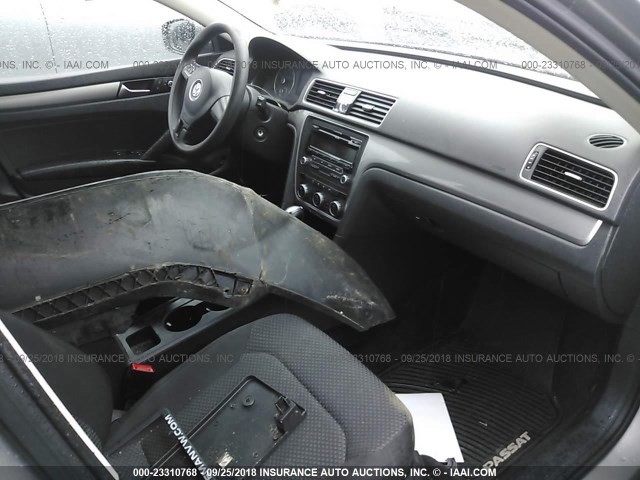 1VWAP7A39CC078486 - 2012 VOLKSWAGEN PASSAT S SILVER photo 5