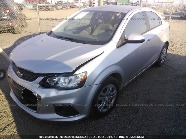 1G1JB5SH7H4165460 - 2017 CHEVROLET SONIC LS 灰色 照片 2