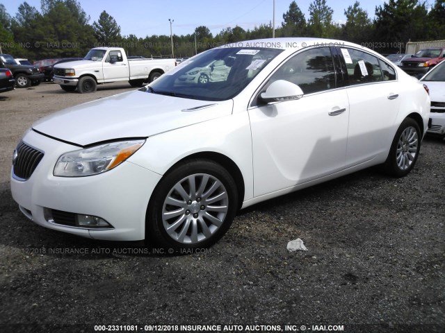 2G4GS5EV7D9184094 - 2013 BUICK REGAL PREMIUM WHITE photo 2