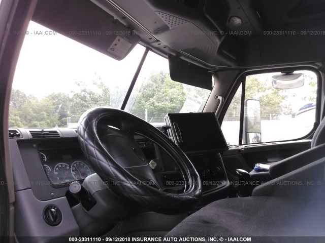 1FUJFLBG4CSBL4025 - 2012 FREIGHTLINER CASCADIA 125  Unknown photo 5