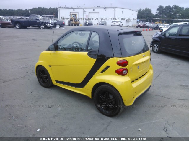 WMEEJ3BA1DK723569 - 2013 SMART FORTWO PURE/PASSION YELLOW photo 3