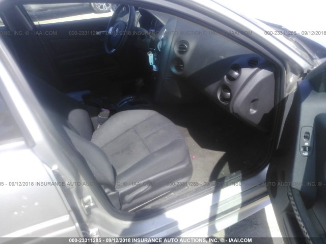 2G2WP552381151237 - 2008 PONTIAC GRAND PRIX SILVER photo 5