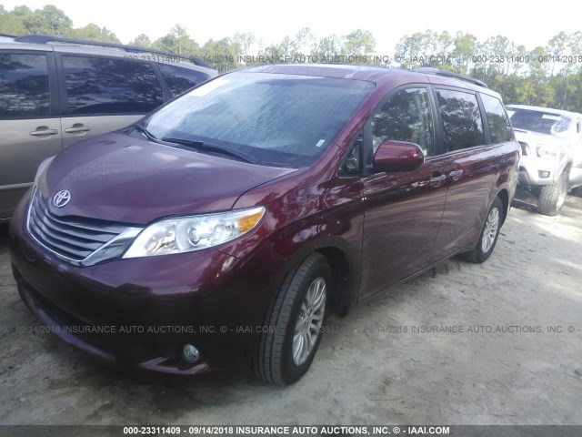 5TDYZ3DC2HS823651 - 2017 TOYOTA SIENNA XLE/LIMITED MAROON photo 2