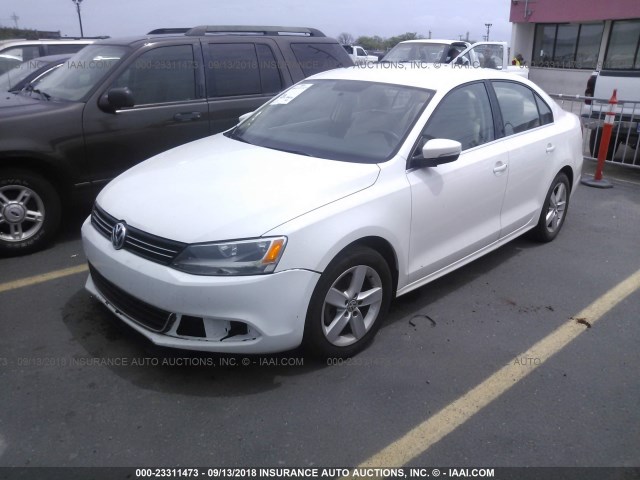 3VWLL7AJ4EM366842 - 2014 VOLKSWAGEN JETTA TDI WHITE photo 2