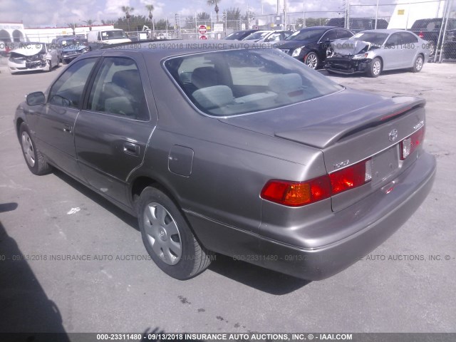 JT2BG22KX10559628 - 2001 TOYOTA CAMRY CE/LE/XLE 灰色 照片 3