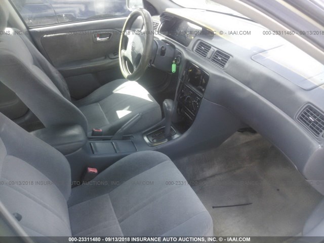 JT2BG22KX10559628 - 2001 TOYOTA CAMRY CE/LE/XLE 灰色 照片 5