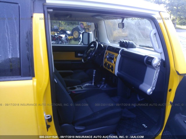 JTEBU11F170043631 - 2007 TOYOTA FJ CRUISER YELLOW photo 5