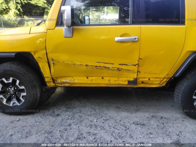 JTEBU11F170043631 - 2007 TOYOTA FJ CRUISER YELLOW photo 6