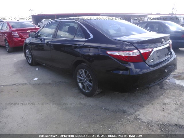4T1BF1FK4HU436341 - 2017 TOYOTA CAMRY LE/XLE/SE/XSE BLACK photo 3
