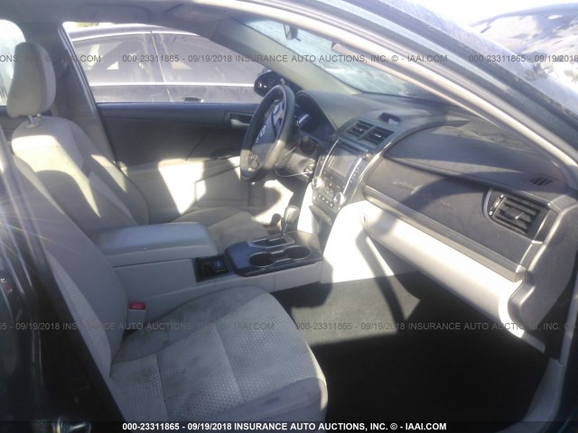 4T1BF1FK0DU284259 - 2013 TOYOTA CAMRY L/SE/LE/XLE Qara foto 5