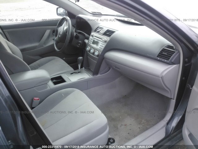 4T1BE46KX9U332135 - 2009 TOYOTA CAMRY SE/LE/XLE 灰色 照片 5